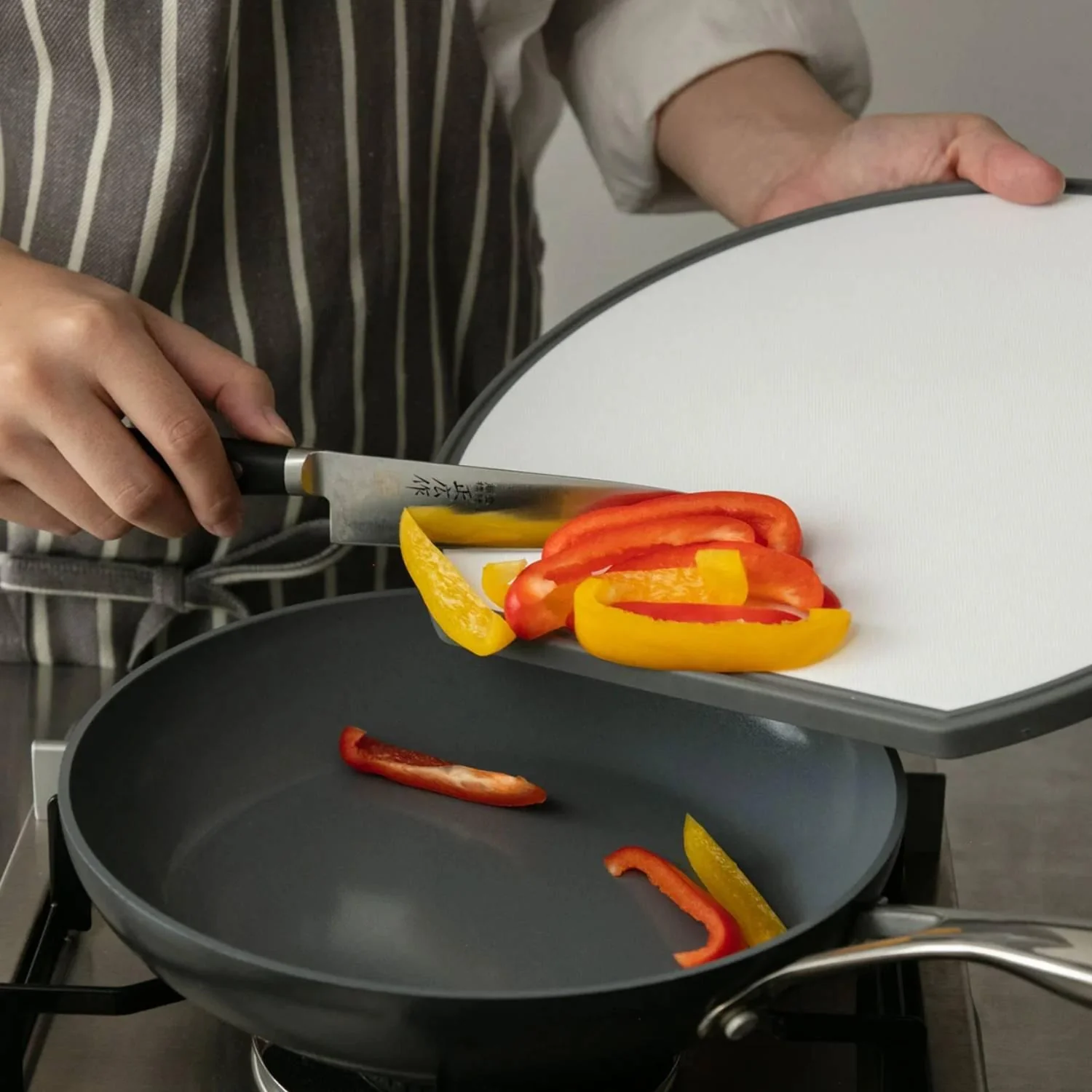 365methods Dishwasher Safe Antibacterial Circular Cutting Board 358mm - Image 3
