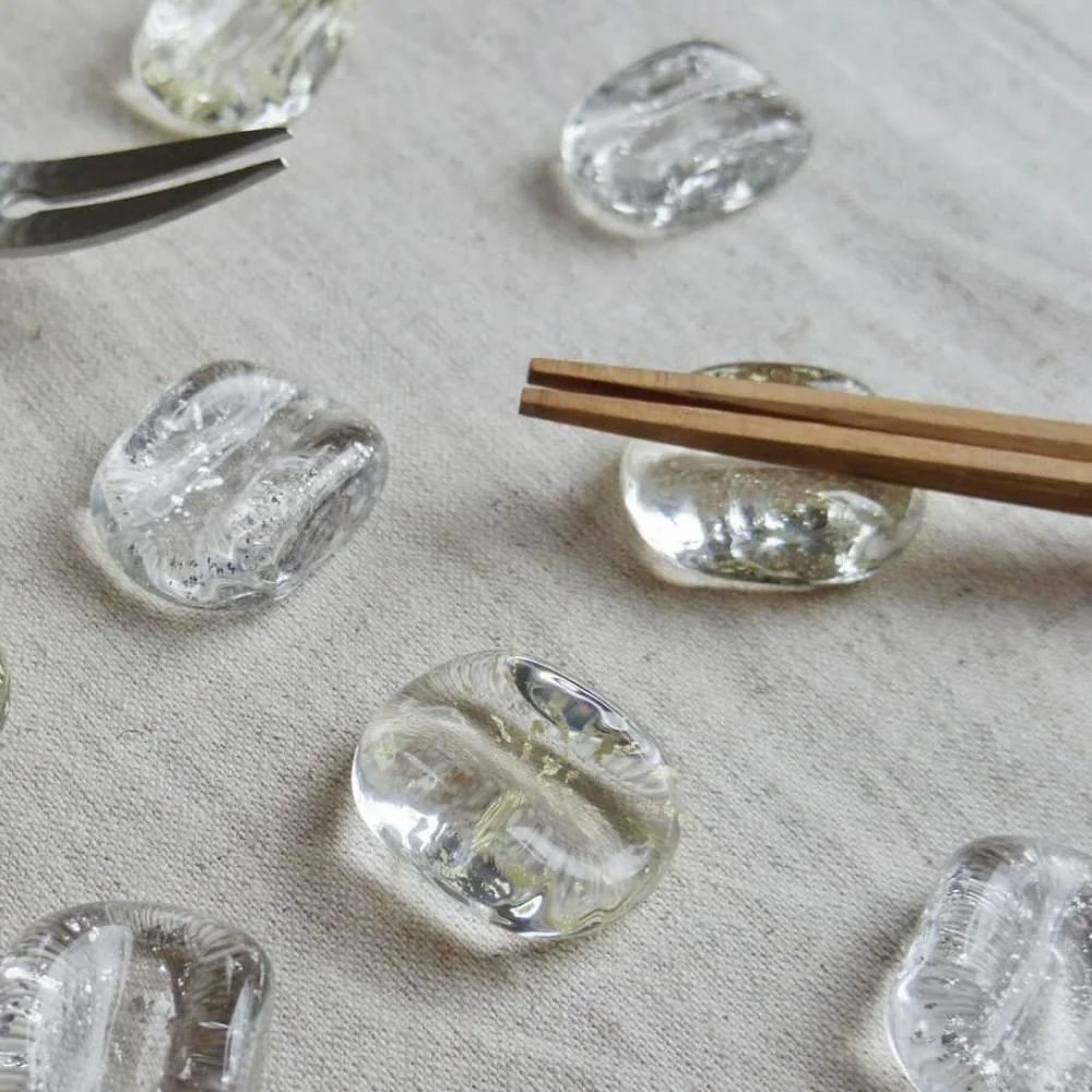 Aderia Handmade Glass & Gold Leaf Chopsticks Rest - Image 3