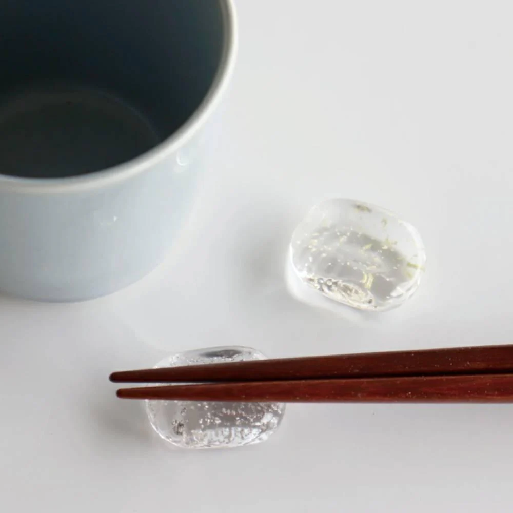 Aderia Handmade Glass & Platinum Foil Chopsticks Rest - Image 3
