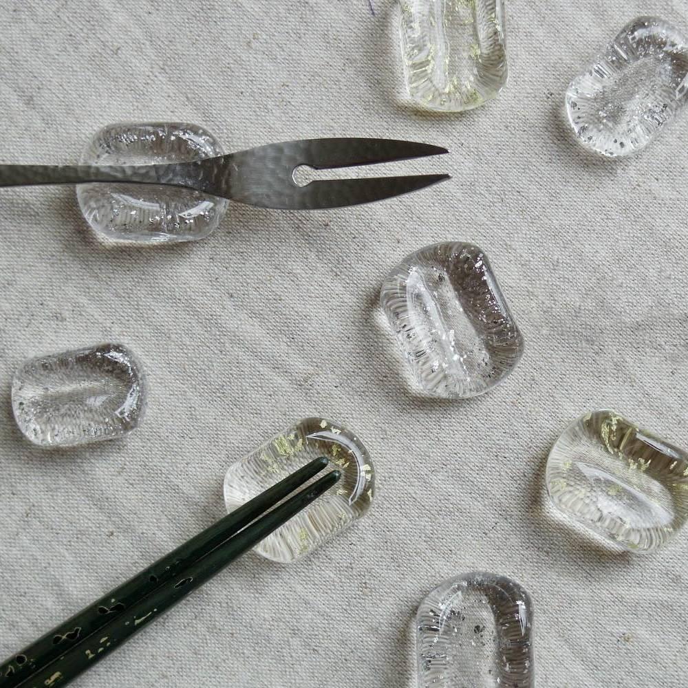 Aderia Handmade Glass & Platinum Foil Chopsticks Rest - Image 4
