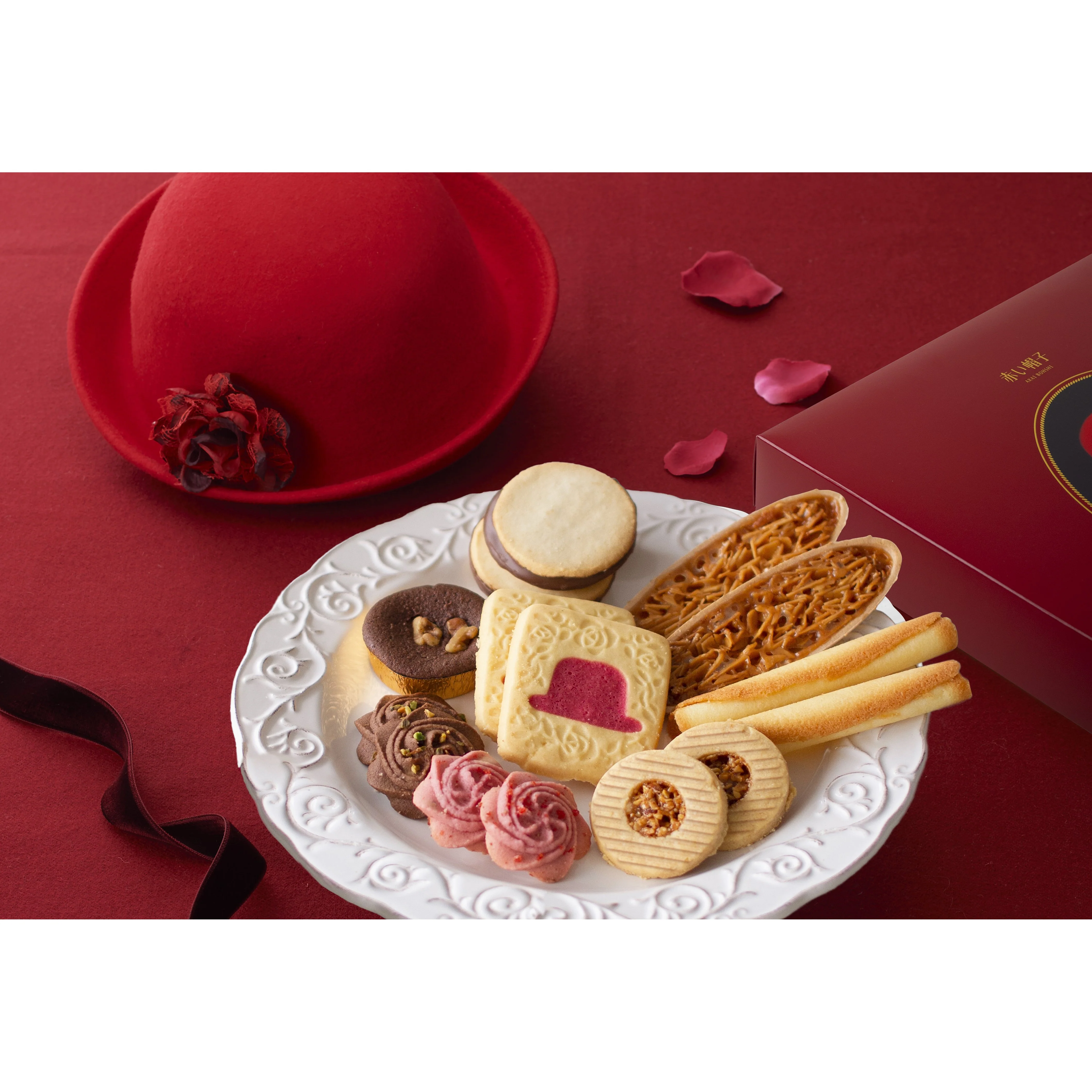 Akai Bohshi Red Box Assorted Cookies and Chocolates 45 Pieces - Image 4