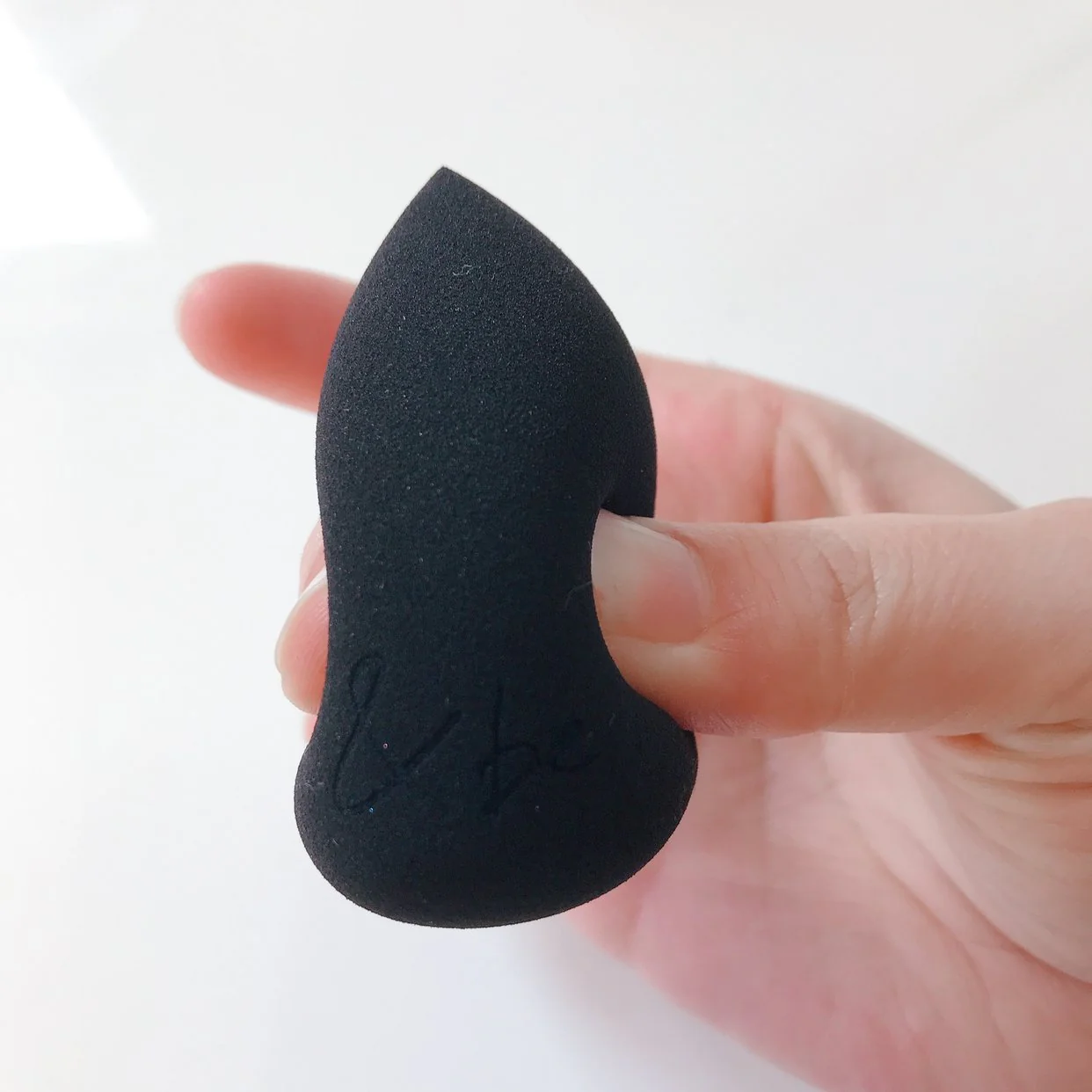&be Cone Shaped Face Sponge Makeup Blender Black - Image 4