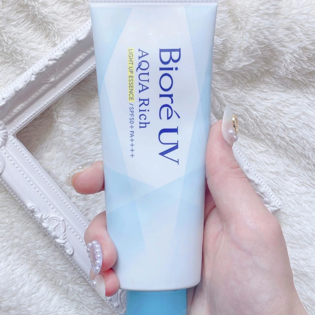 Bioré UV Aqua Rich Light Up Essence Sunscreen SPF50+ PA++++ 70g - Image 4