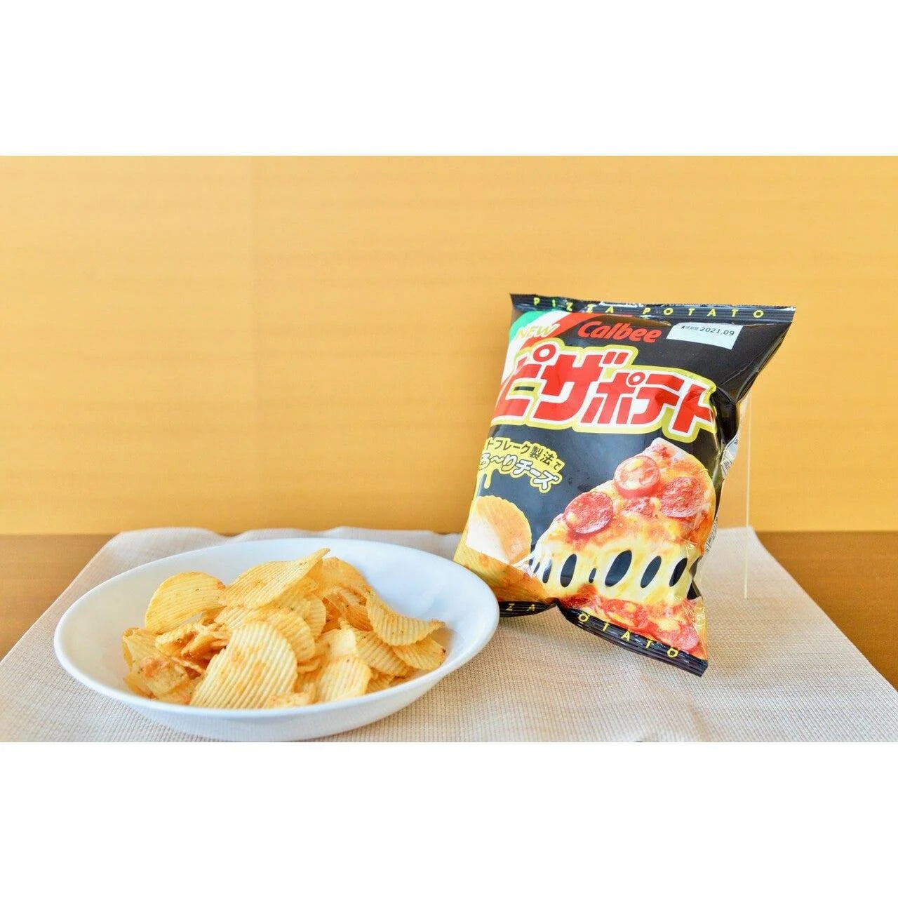 Calbee Pizza Potato Chips 60g (Box of 12 Bags) - Image 3