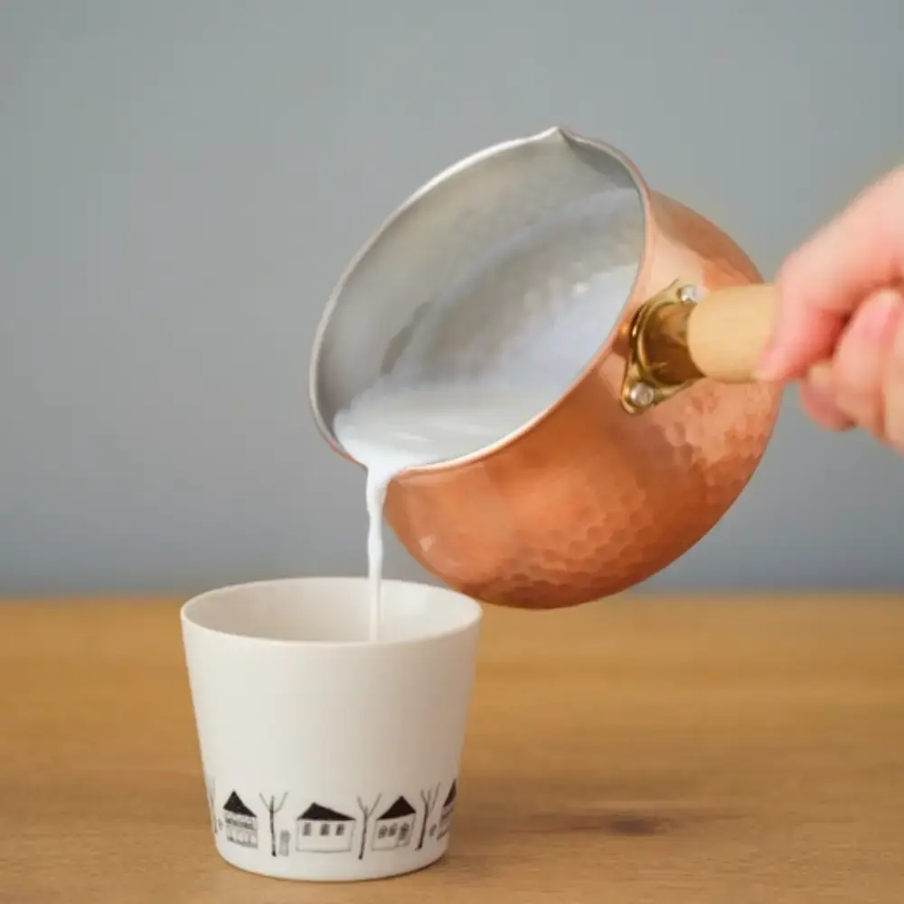 Chitose Wooden-Handled Hammered Copper Milk Pan With Pouring Lip 12cm - Image 3