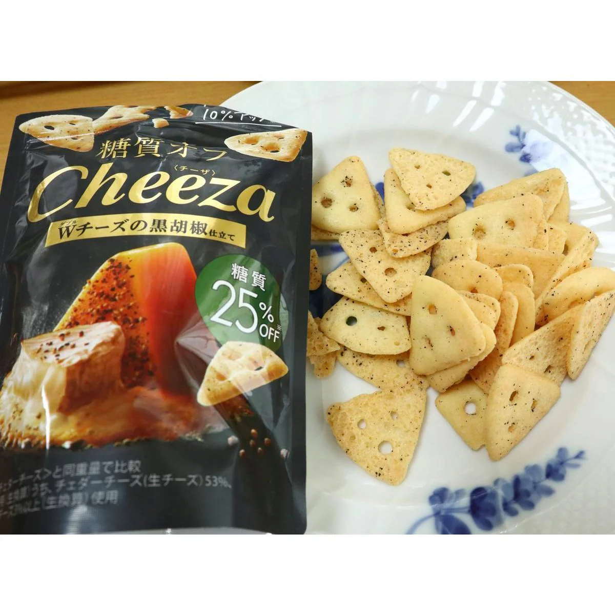 Glico Cheeza Low Carb Black Pepper Double Cheese Crackers 36g (Pack of 10) - Image 4