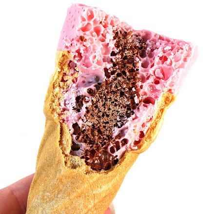 Glico Giant Caplico Strawberry Chocolate Cones Snack 34g (Pack of 5) - Image 4