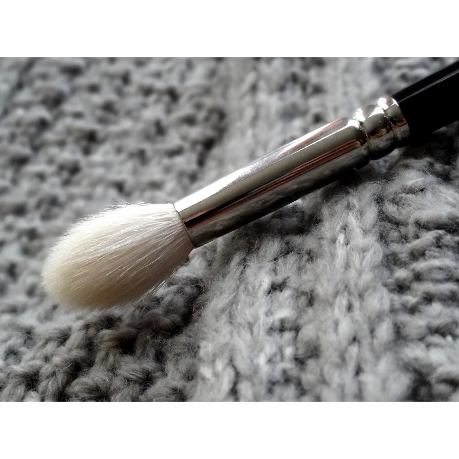 Hakuhodo Japanese Makeup Brush for Eyeshadow J5522 - Image 3