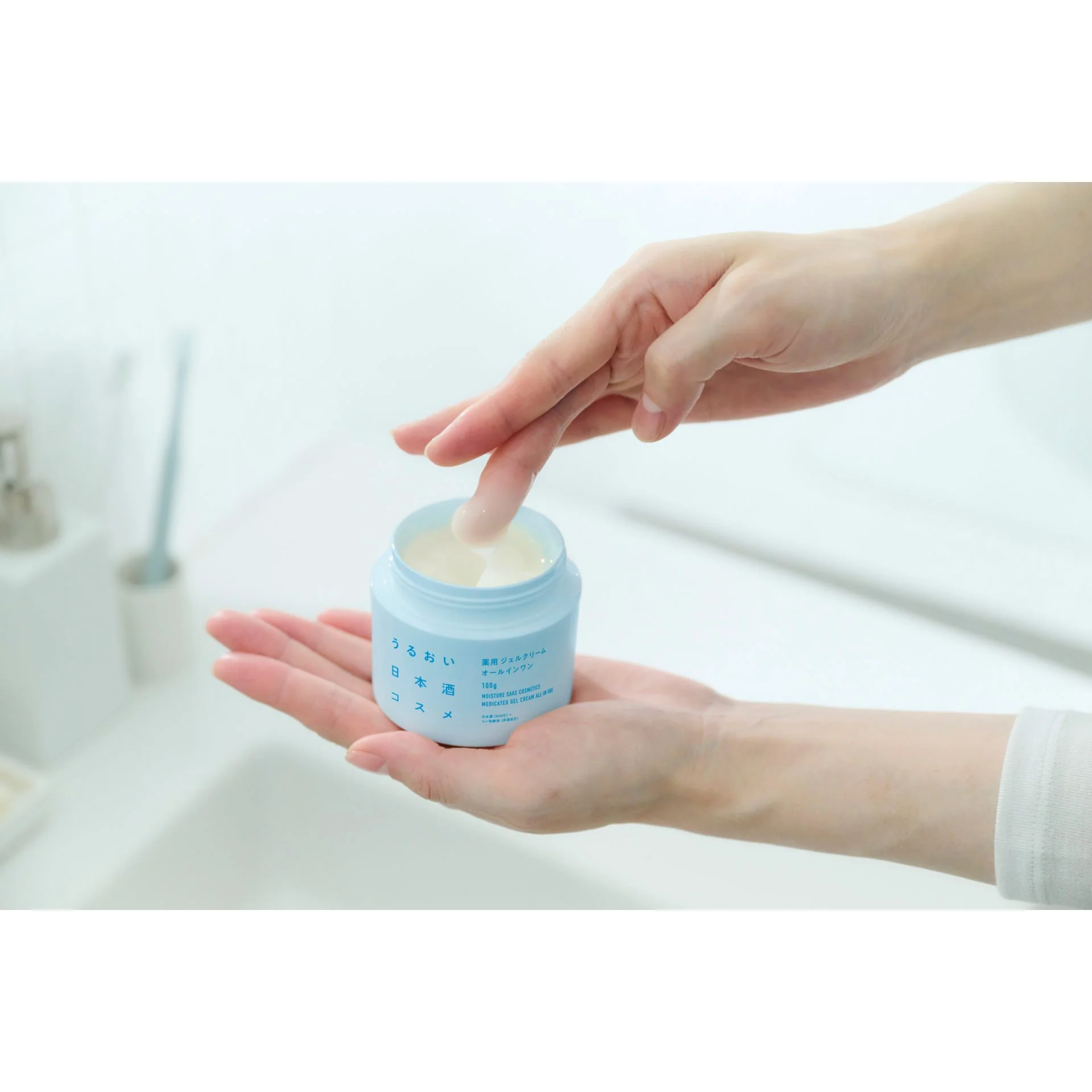Hakutsuru Moisturizing Sake All-in-One Skincare Gel Cream 100g - Image 3