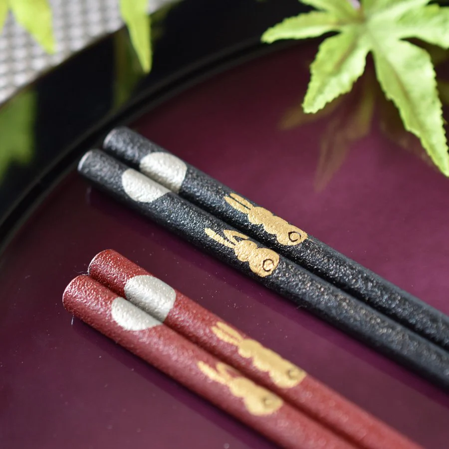 Isuke Dry Lacquer Chopsticks In Wooden Box Rabbit Design (Set of 2 Pairs) - Image 4