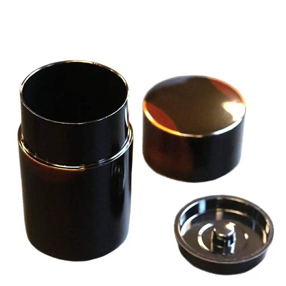 Isuke Japanese Lacquered Tea Caddy Sandalwood Design Canister - Image 4