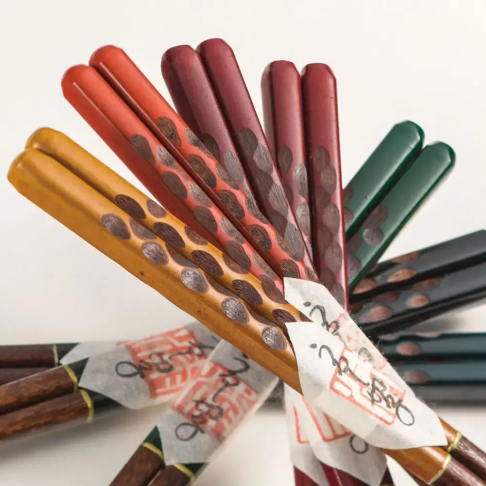Isuke Lacquered Wooden Japanese Chopsticks Traditional Design - Image 3
