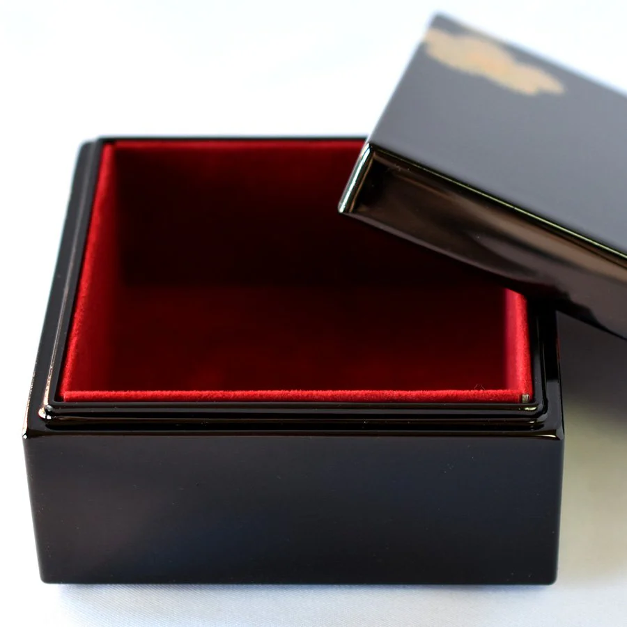 Isuke Small Lacquerware Jewelry Box Red & Gold Flower Pattern - Image 2