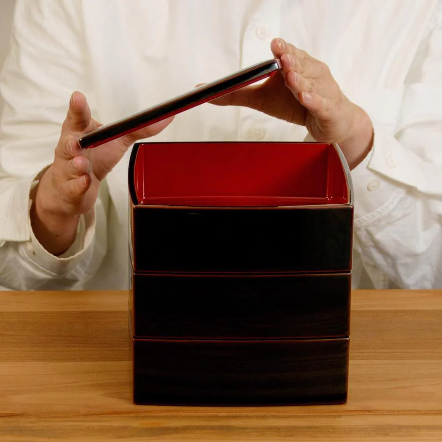 Isuke Three Tier Bento Box Traditional Lacquerware Lunch Box 18cm - Image 4