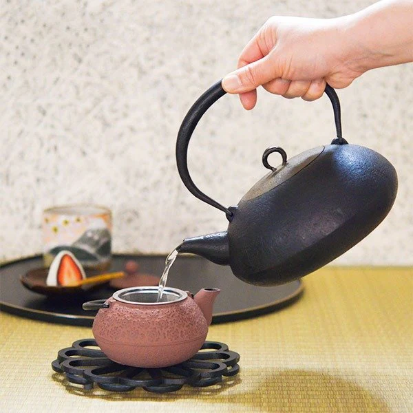 Iwachu Handcrafted Tetsubin Induction Cast Iron Kettle 1.3L - Image 3
