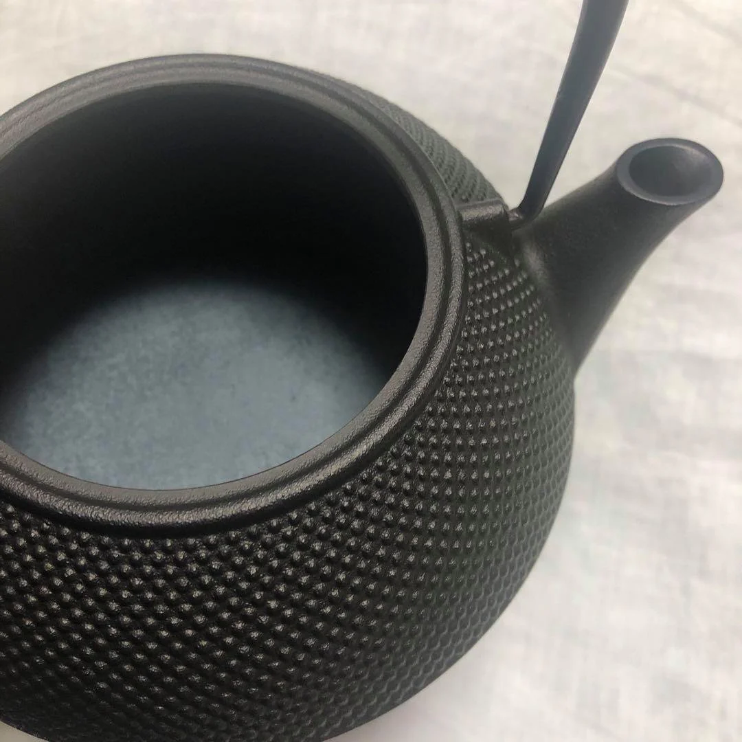 Iwachu Tetsubin Arare Patterned Cast Iron Kettle (IH Compatible) 0.9L - Image 3