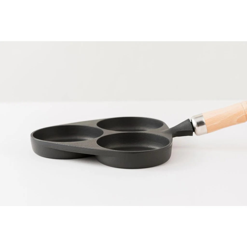Iwachu Wooden Handle Egg Frying Pan Induction Cast Iron 3 Egg Pan - Image 3