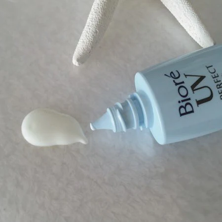 Bioré UV Sarasara Perfect Milk Sunscreen SPF50+ PA++++ 40ml - Image 3