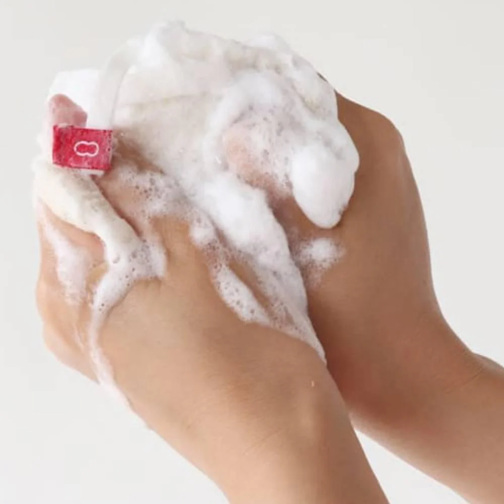 Kinuya 100% Silk Face Cleansing Mitten Gentle Exfoliating Glove - Image 3
