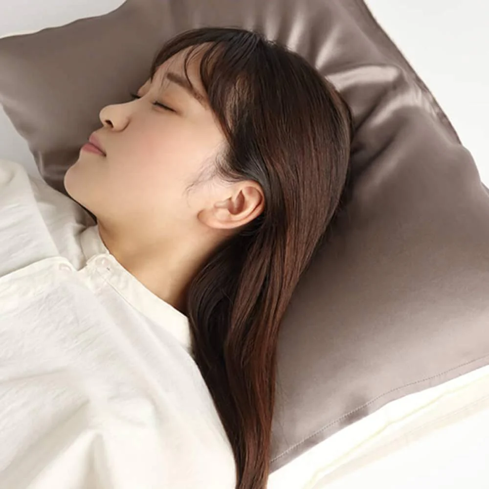 Kinuya Gentle Silk Pillowcase For Hair Protection Brown 45 x 55cm - Image 2