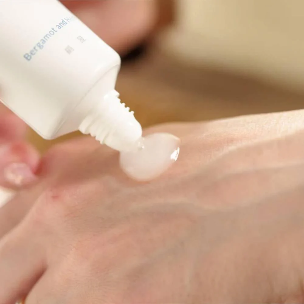 Kinuya Silk Hand Cream With Essential Oil Bergamot & Herb 50g - Image 2