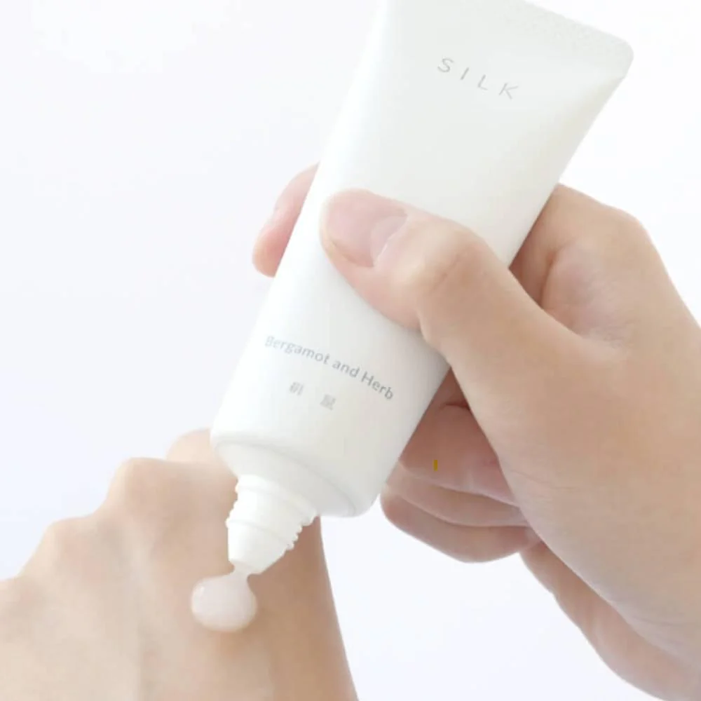 Kinuya Silk Hand Cream With Essential Oil Bergamot & Herb 50g - Image 3
