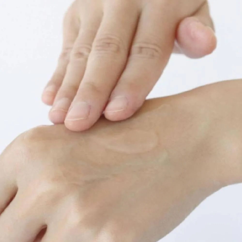 Kinuya Silk Hand Cream With Essential Oil Rose & Sandalwood 50g - Image 2