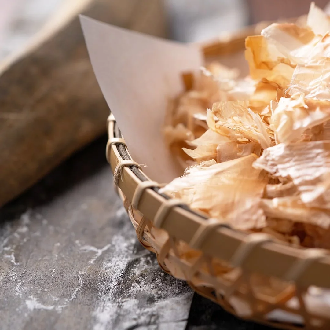 Kyuemon Naturally Dried Bonito Flakes Thinly Shaved Katsuobushi 32g - Image 3