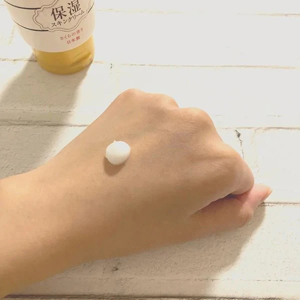 Lishan Bayu Horse Oil Hydrating Hand Cream & Body Moisturizer 200g - Image 2
