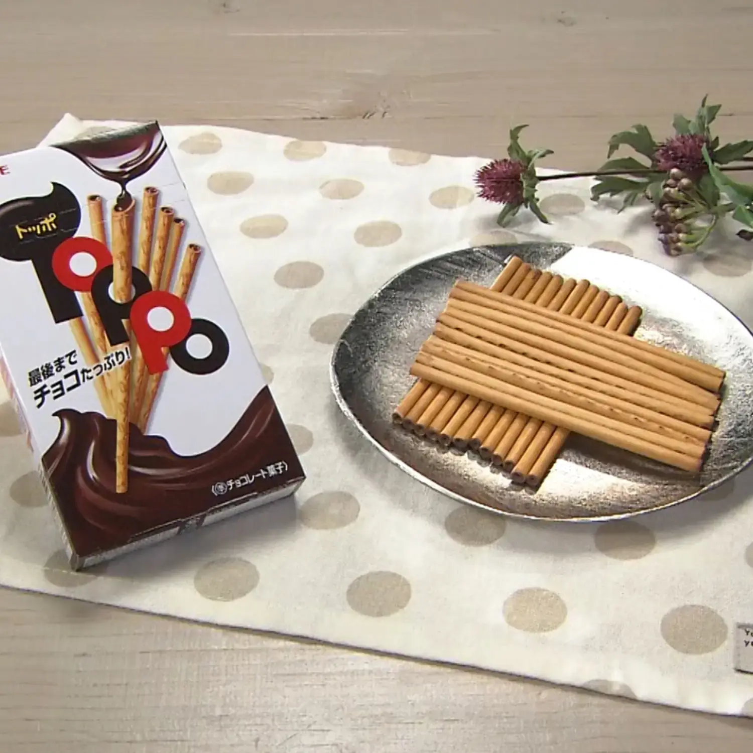 Lotte Toppo Chocolate-Filled Pretzel Sticks Snack (Pack of 5) - Image 3