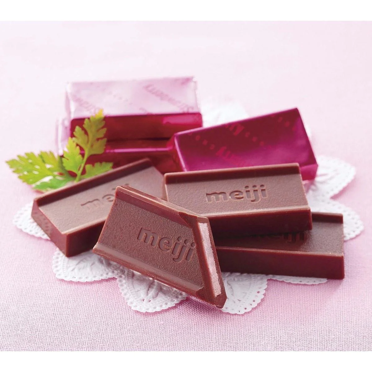 Meiji Strawberry Filled Bite Sized Chocolates 26 Pieces (Pack of 5) - Image 2