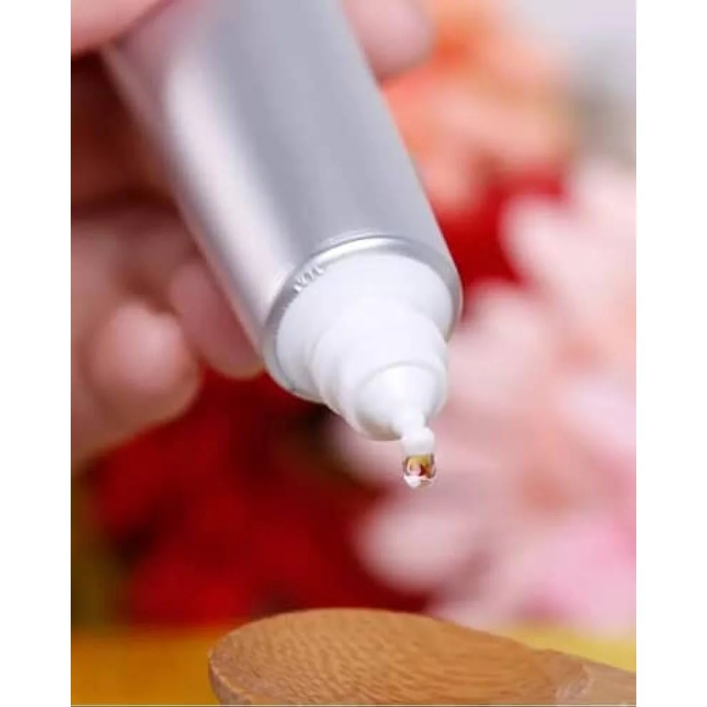 Melano CC Intensive Anti-Spot Brightening Essence Vitamin C 20ml - Image 2