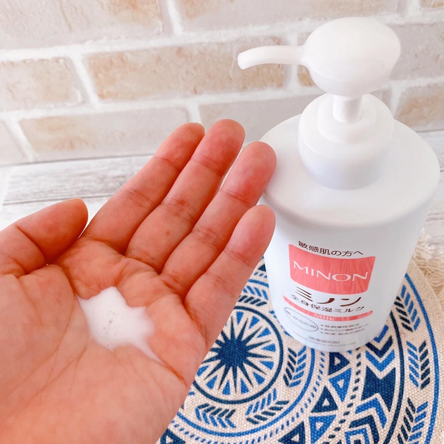 Minon Moisturizing Body Milk For Sensitive Skin 400ml - Image 3