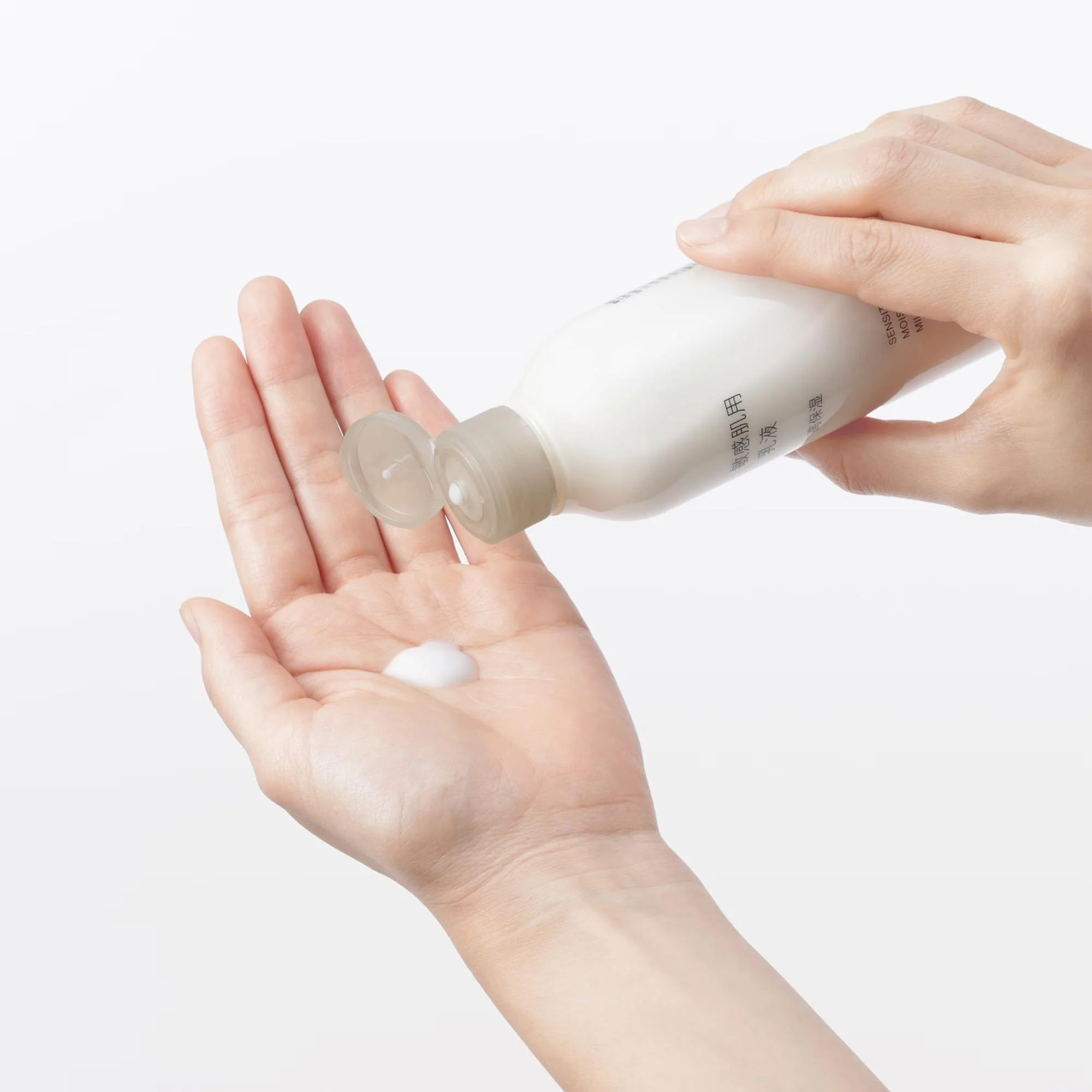 Muji Highly Moisturizing Emulsion Milky Lotion for Sensitive Skin 200ml - Image 4
