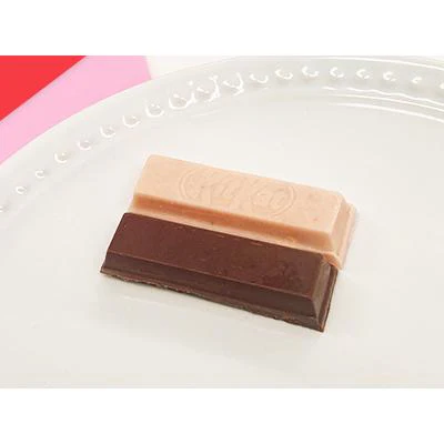 Nestlé Kit Kat Strawberry & Milk Chocolate Combo KitKat 9 Bars - Image 4