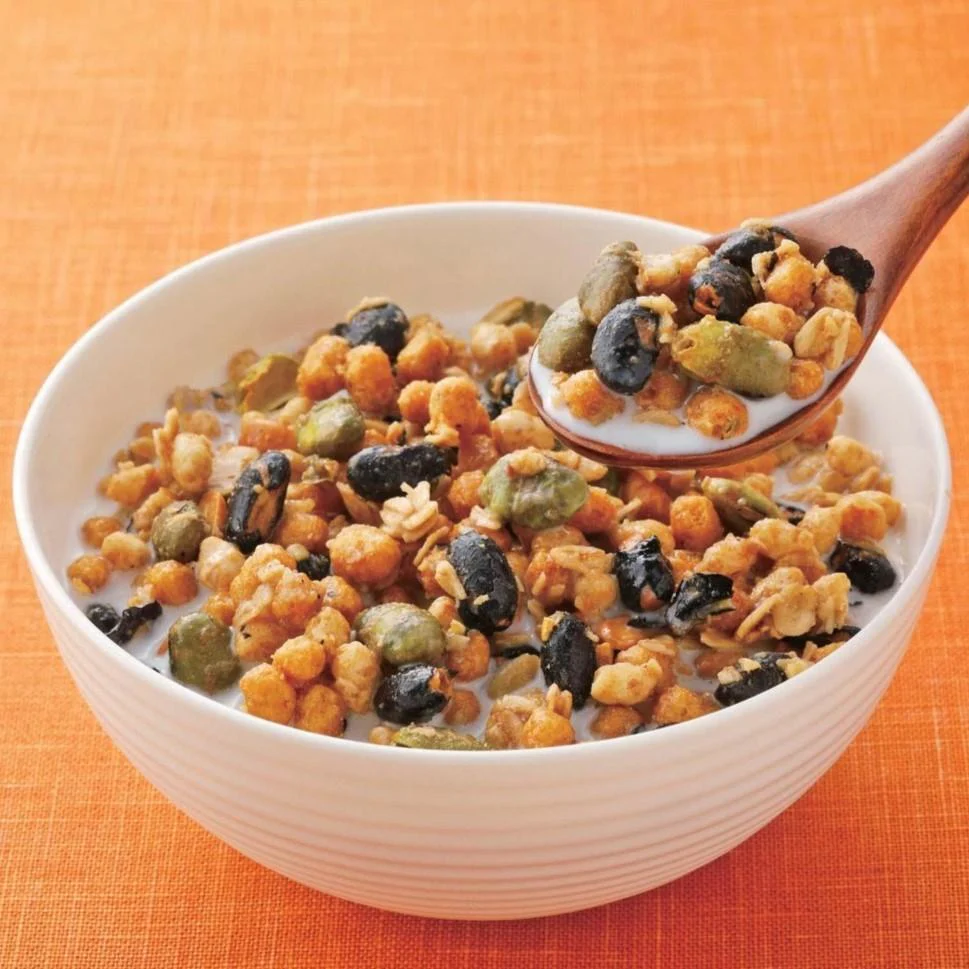 Nissin Gorogura Black Soybeans Granola Kuromitsu Kinako Flavor 320g - Image 2