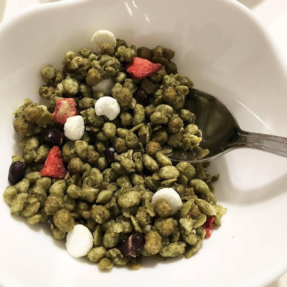 Nissin Gorogura Uji Matcha Granola With Strawberry & Mochi 280g - Image 2