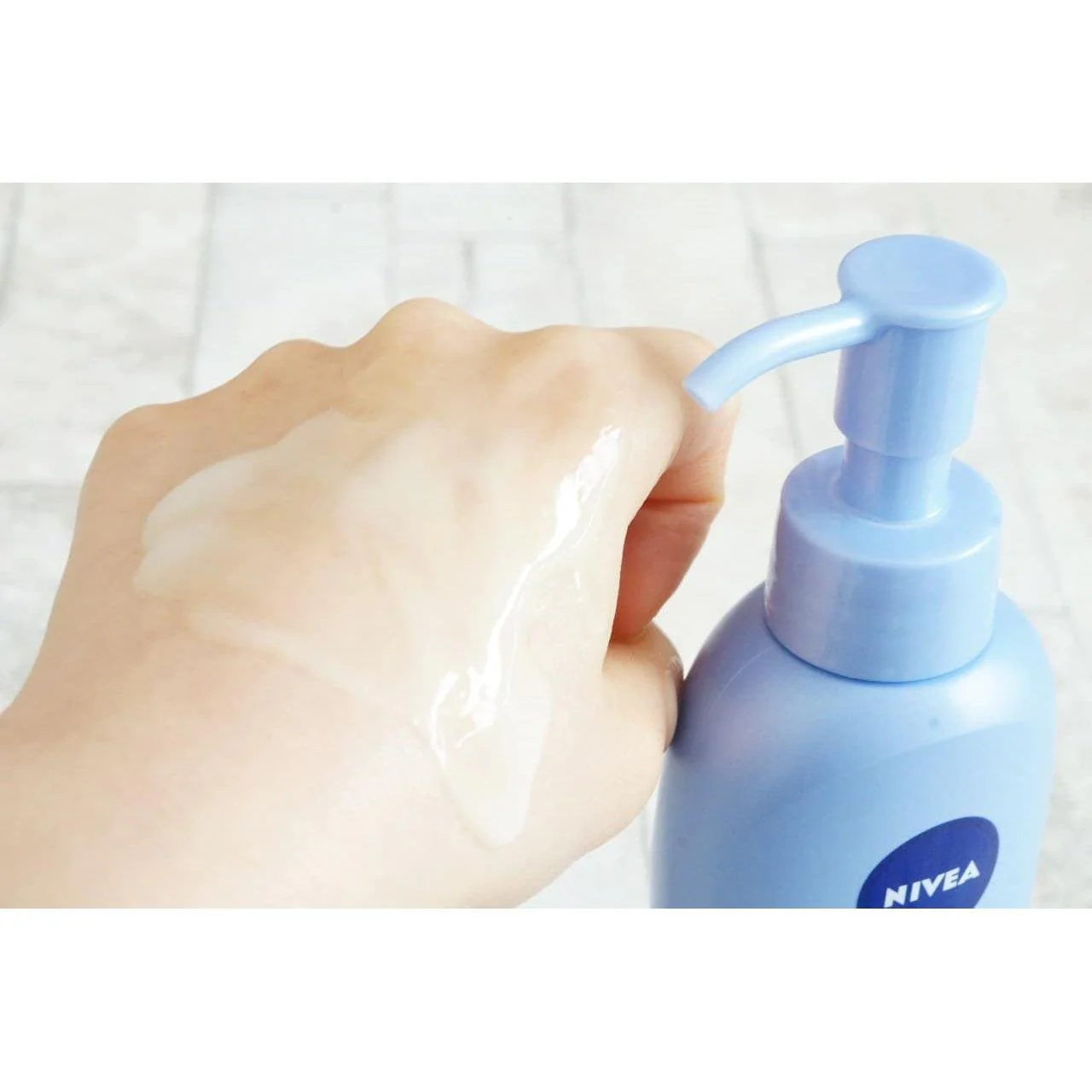 Nivea Sun Protect Super Water Gel Sunscreen Pump Bottle SPF50 PA+++ 140g - Image 3