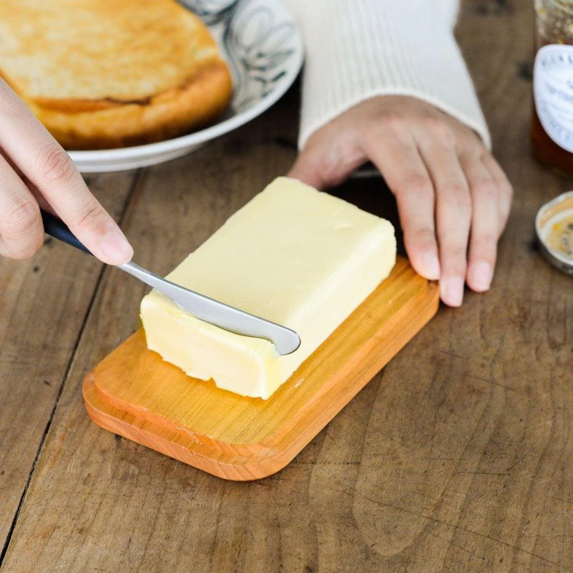 Noda Horo Enamel Butter Dish with Wooden Lid 200g - Image 4