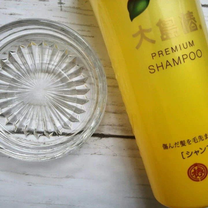Oshima Tsubaki Camellia Premium Hair Shampoo 300ml - Image 2