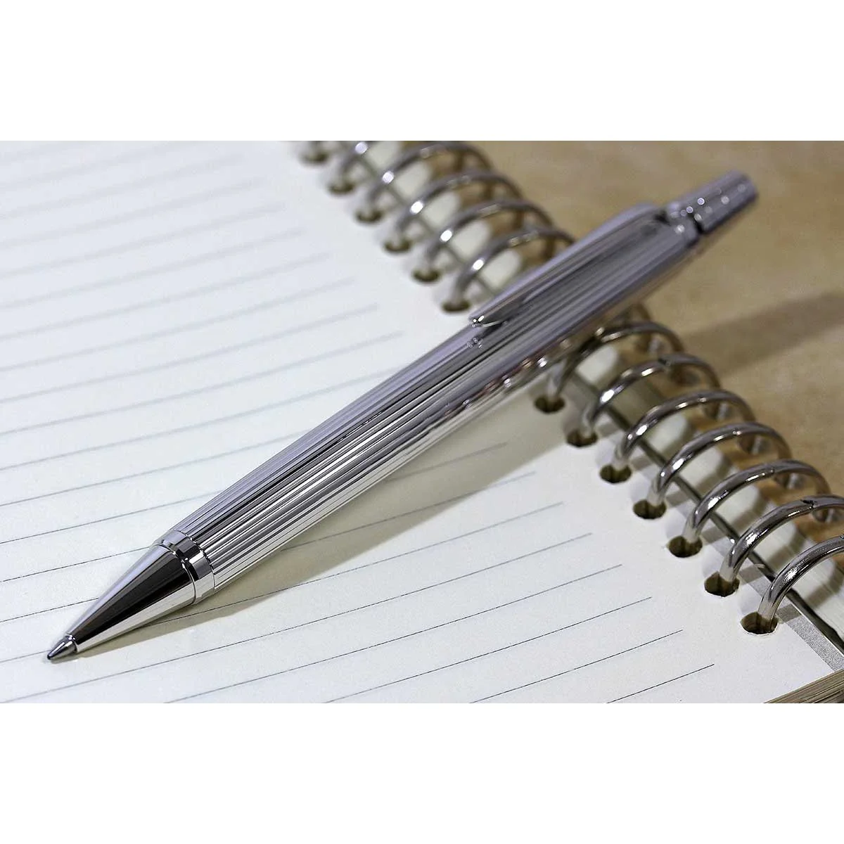 Pilot Raiz Premium Fine Writing Ballpoint Pen Silver Stripe 0.7mm - Image 2