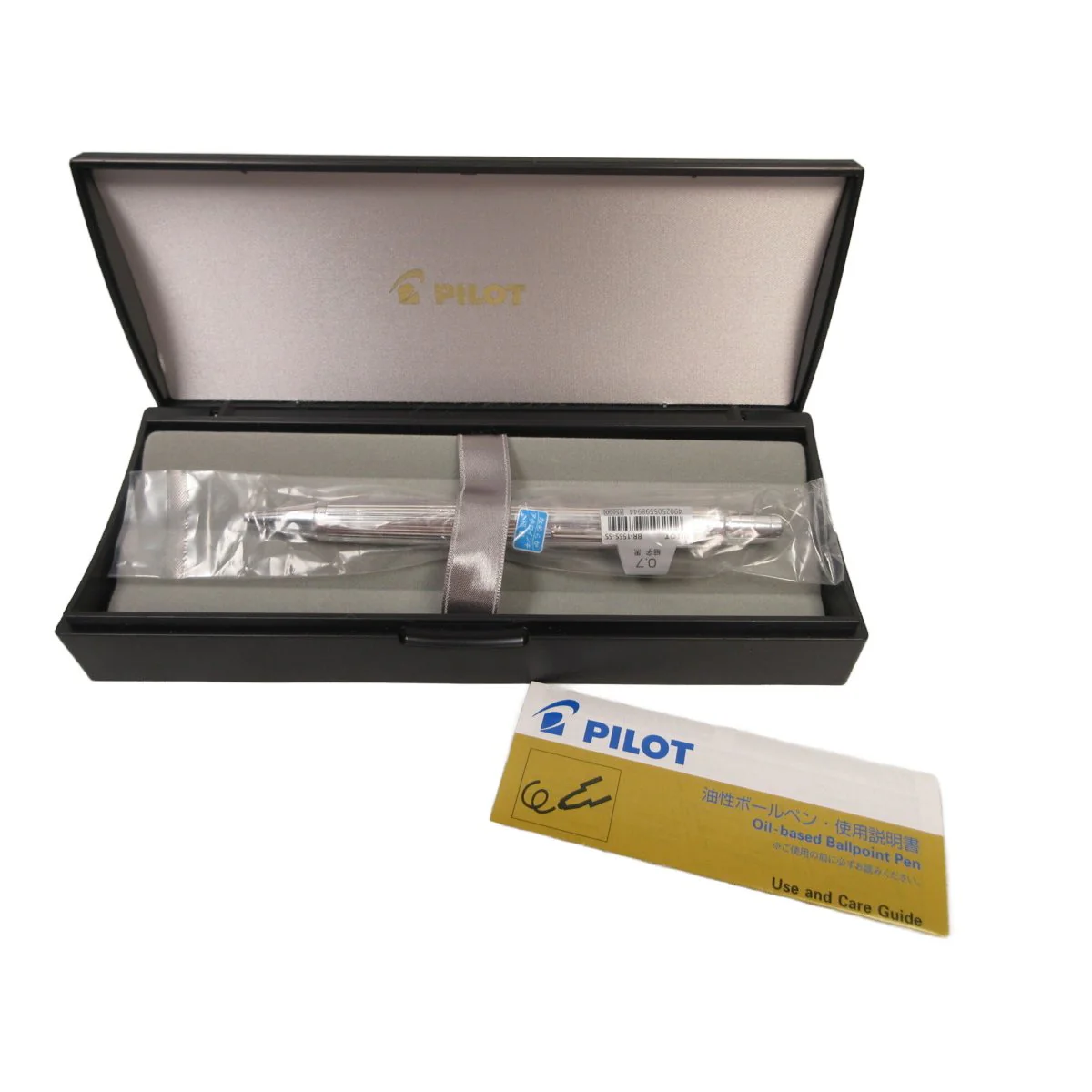 Pilot Raiz Premium Fine Writing Ballpoint Pen Silver Stripe 0.7mm - Image 3