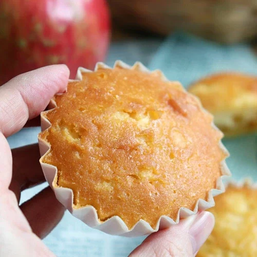 Ragueneau Patissier's Apple Madeleine Aomori Apple Sponge Cake 5 Pieces - Image 3
