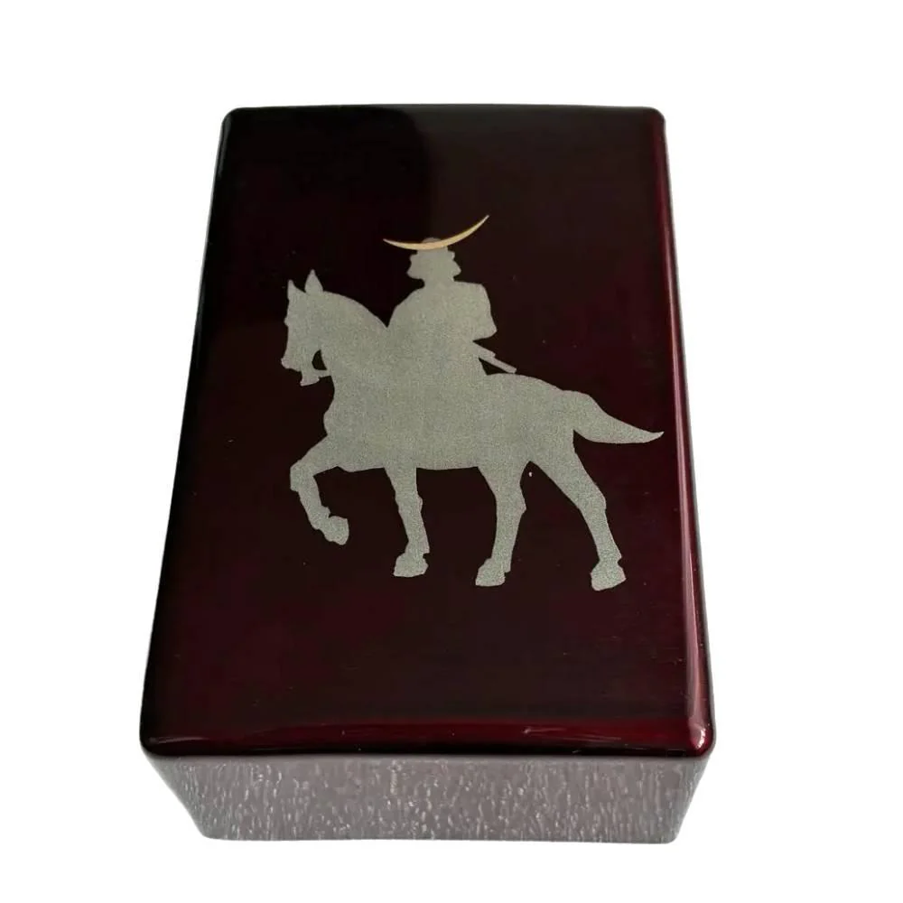 Red Lacquered Card Holder Case Samurai On Horseback Design - Image 2