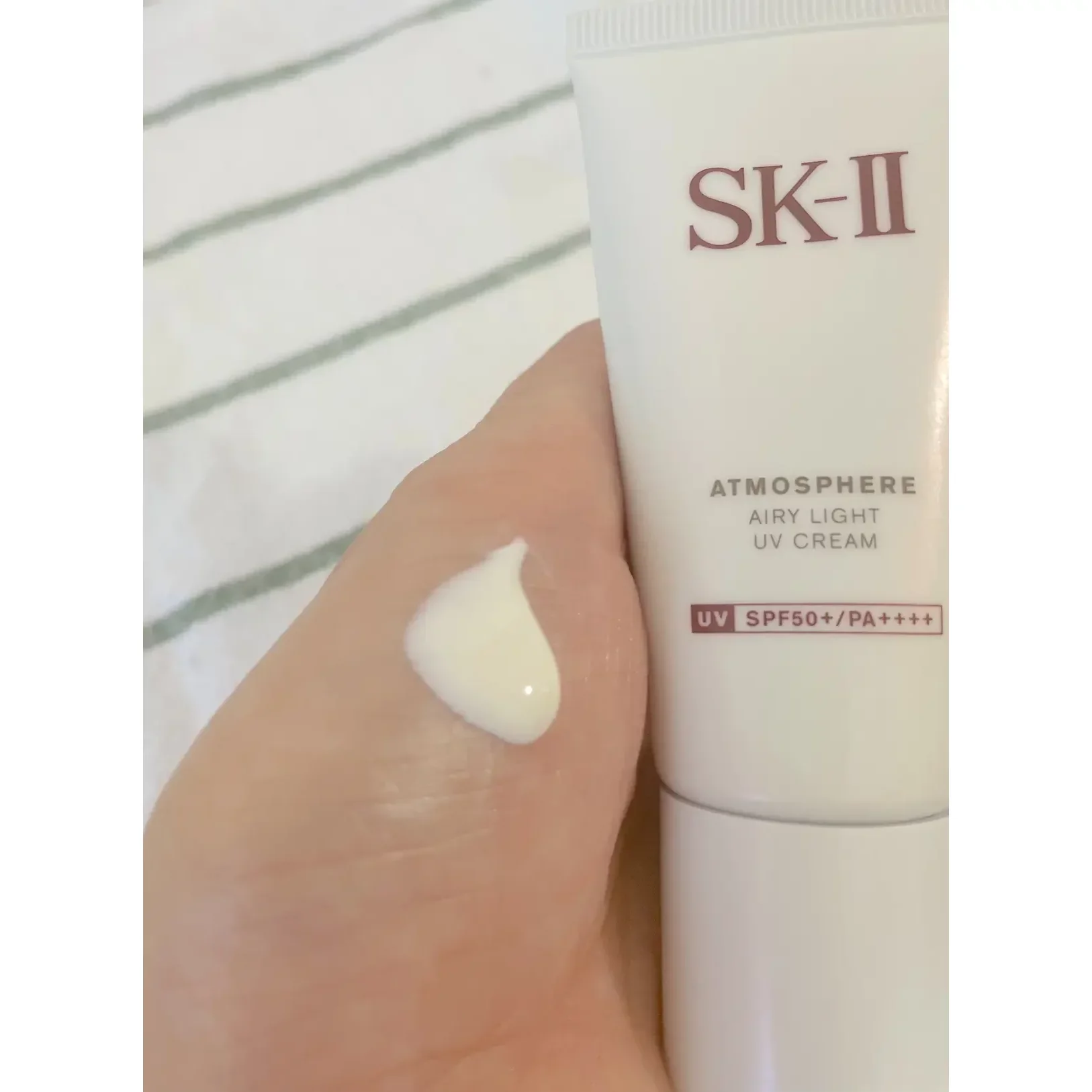 SK-II Atmosphere Airy Light Sunscreen UV Cream SPF50+ 30g - Image 3