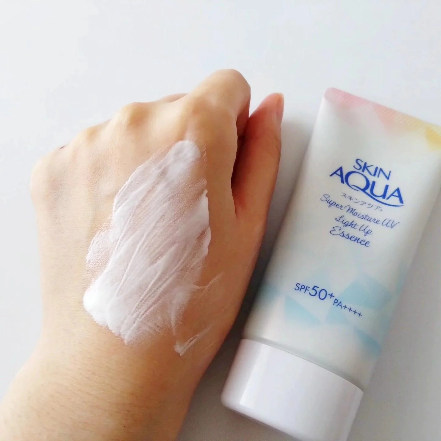 Skin Aqua Super Moisture UV Light Up Essence Sunscreen SPF 50+ 70g - Image 3
