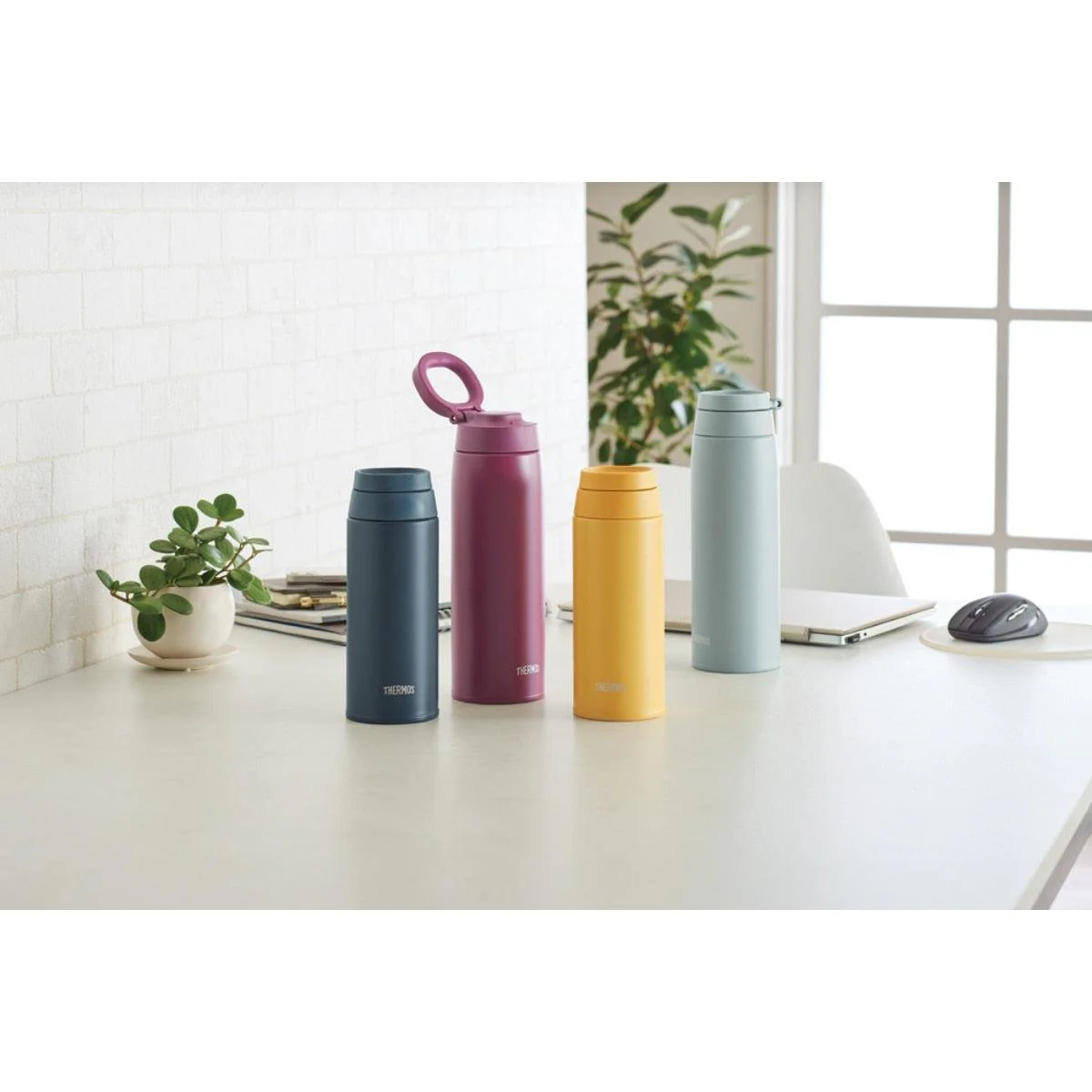 Thermos Vacuum Flask Insulated Water Bottle with Carry Loop 750ml - Image 3