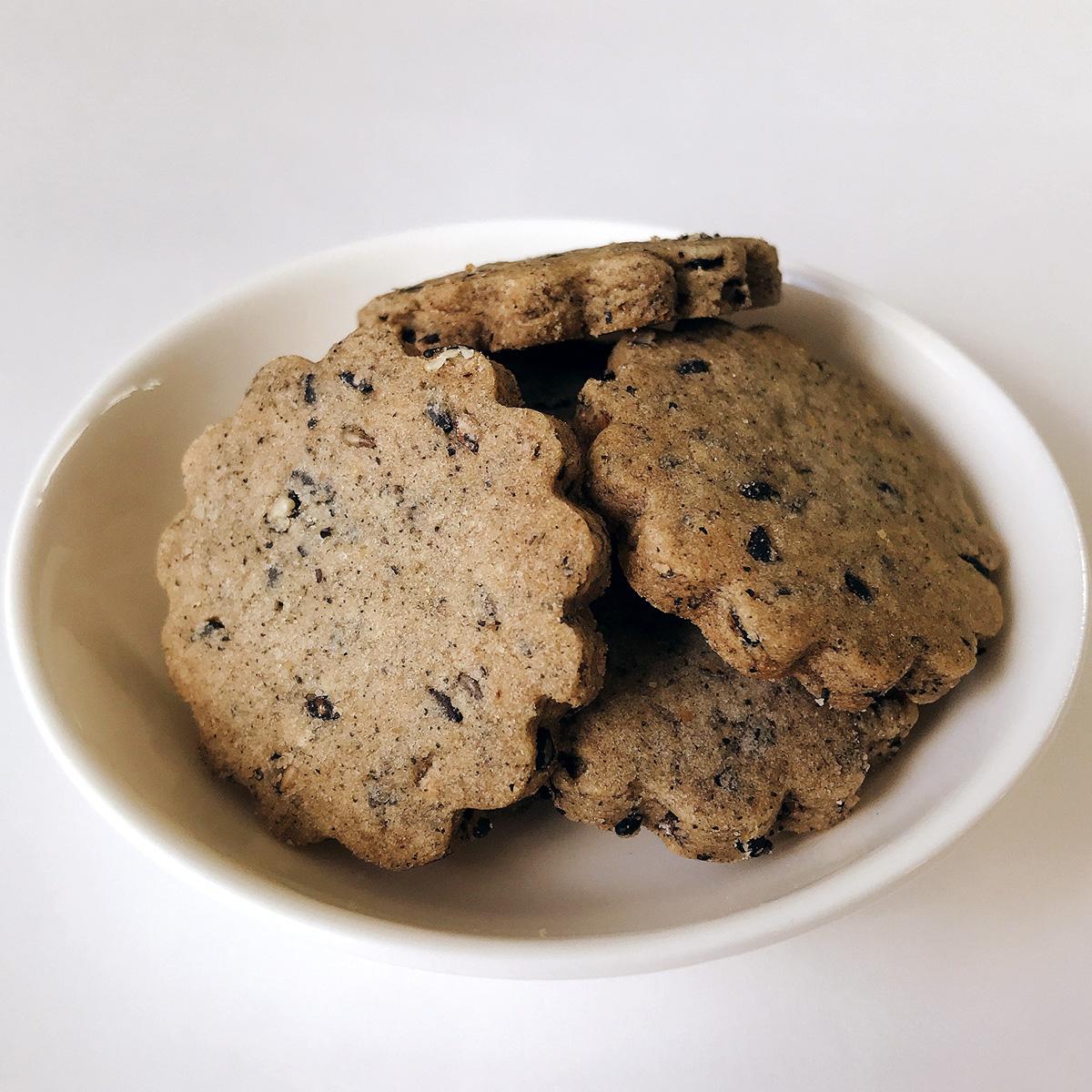 Wadaman Crispy Rich Black Sesame Sablé Cookies 40g - Image 2